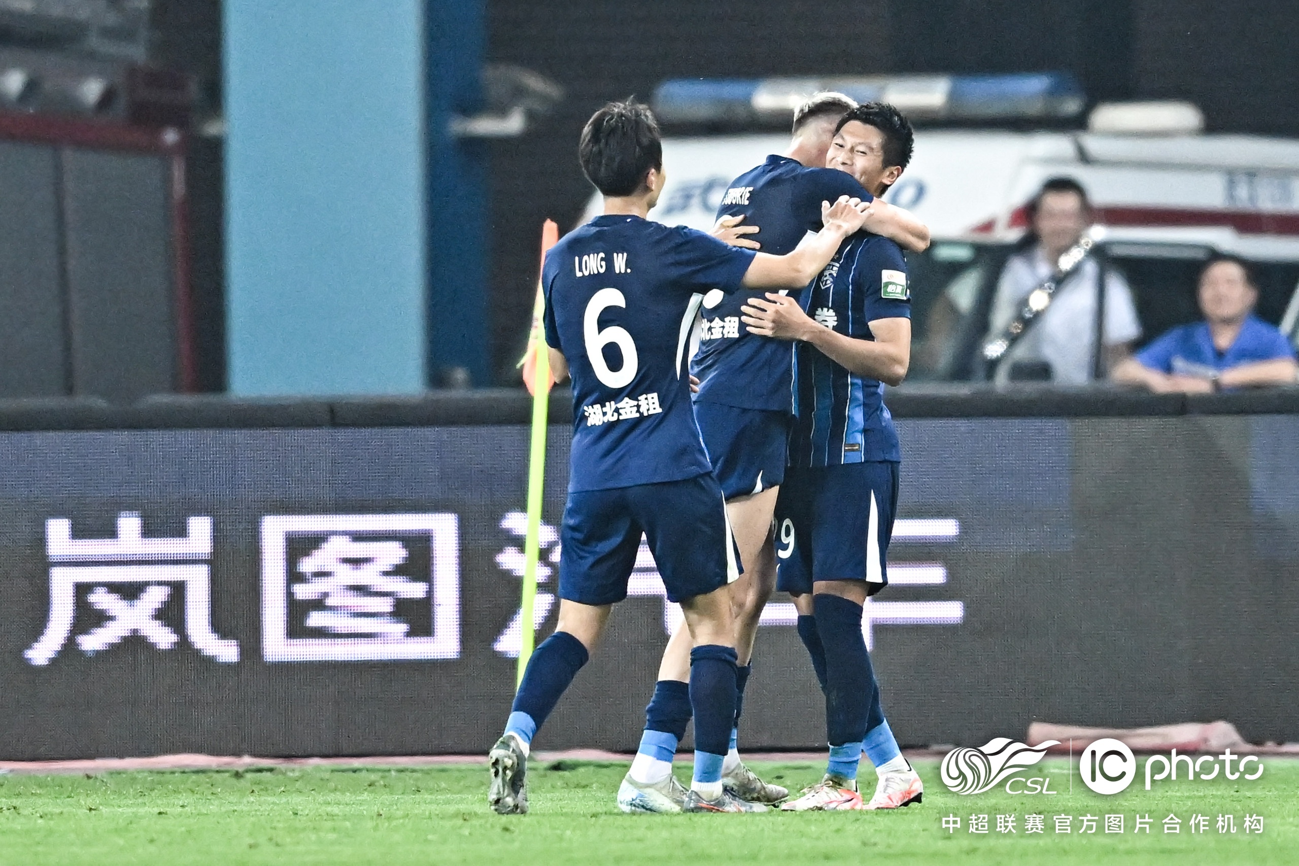 赛前体能课后，武汉三镇回应争议备战葡超，态度坚定，高层口径保持一致 -爱游戏入口