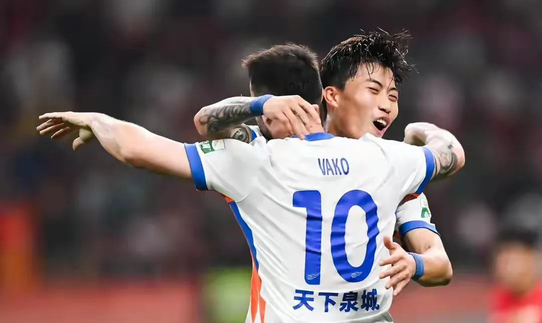 关于冲刺阶段英超焦点战，山东泰山止住颓势，更衣室稳定，赛季目标并未改变的信息-爱游戏官网