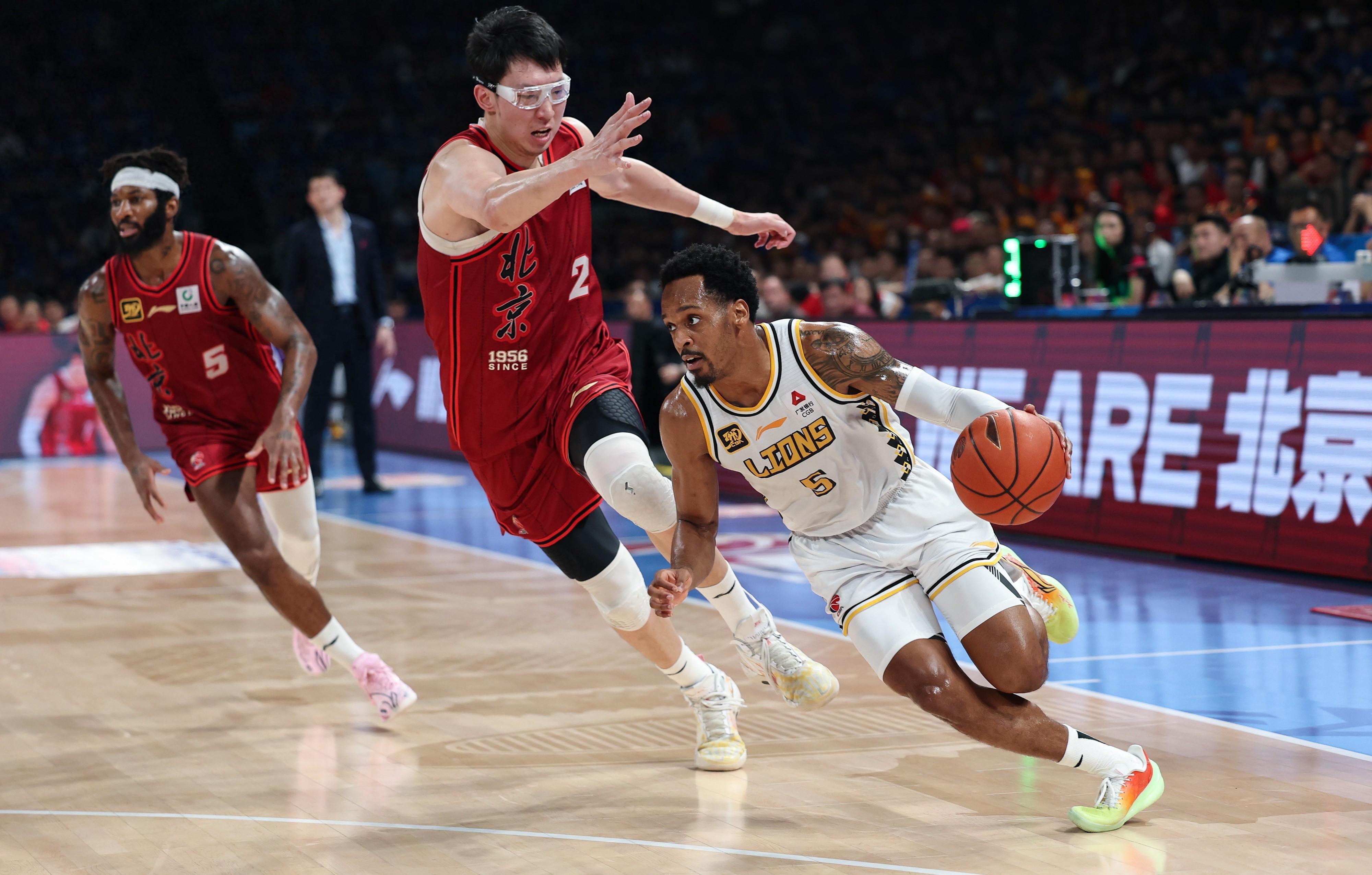 广厦男篮训练开放日，加时末段伤情更新引欢呼，NBA常规赛在即，资深球员宣示担当的简单介绍-爱游戏官方入口